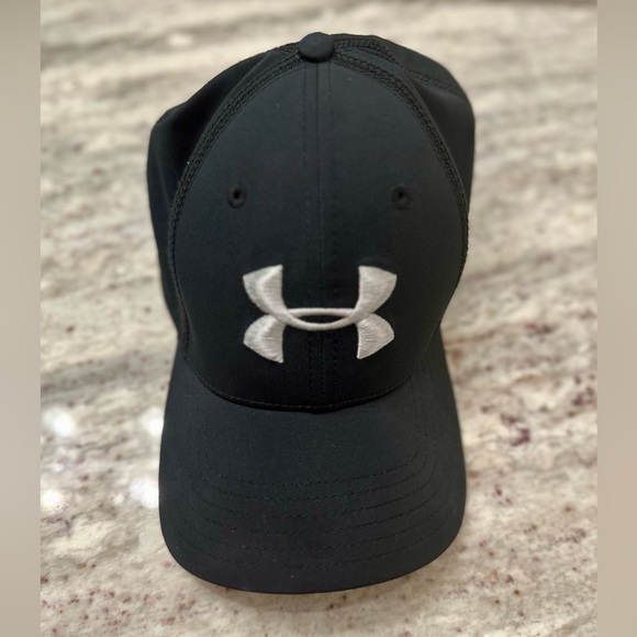 Men’s Under Armour Hat - Picture 2 of 3